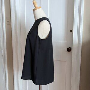 Uniqlo Sleeveless Black Top Size Medium
